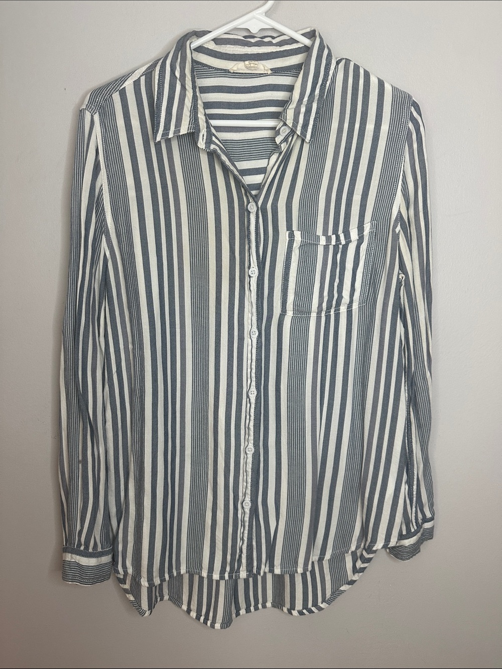 Classic Vertical Stripe Button-Up Shirt in Navy & White size M